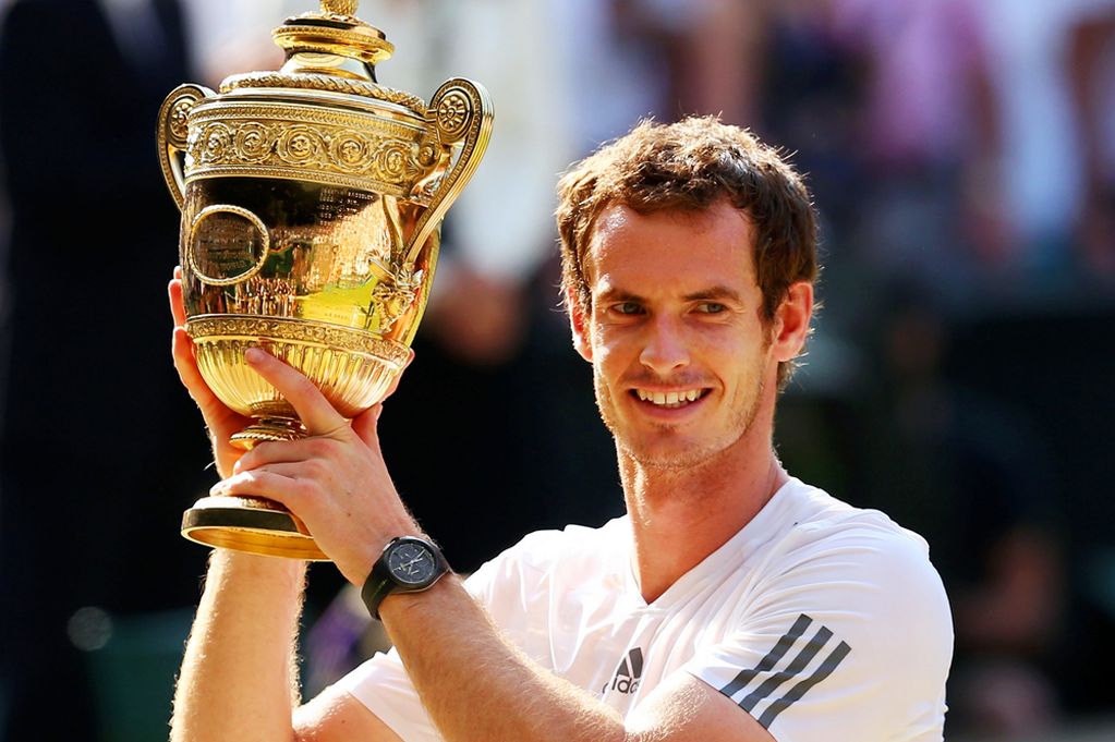 Andy-Murray-poses-with-the-Gentlemens-Singles-Trophy